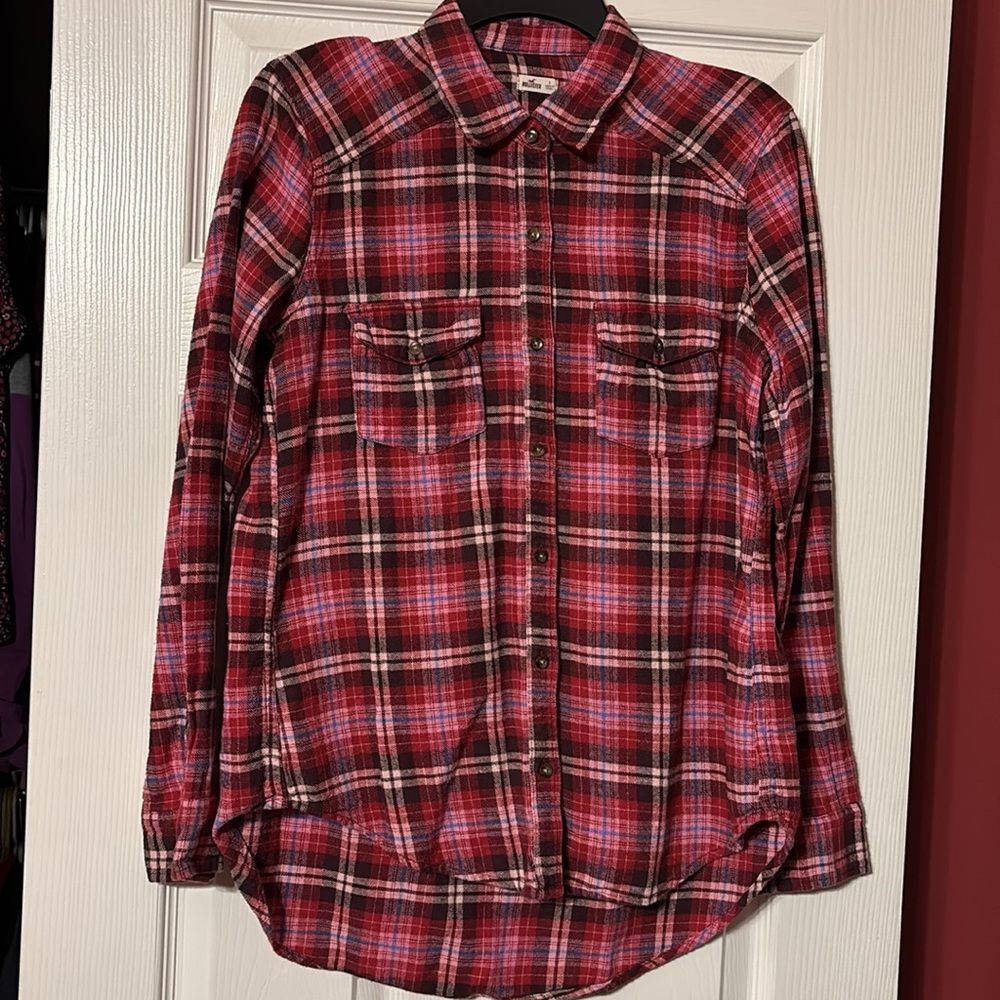Hollister Red, pink and blue Plaid flannel button down Shirt size small